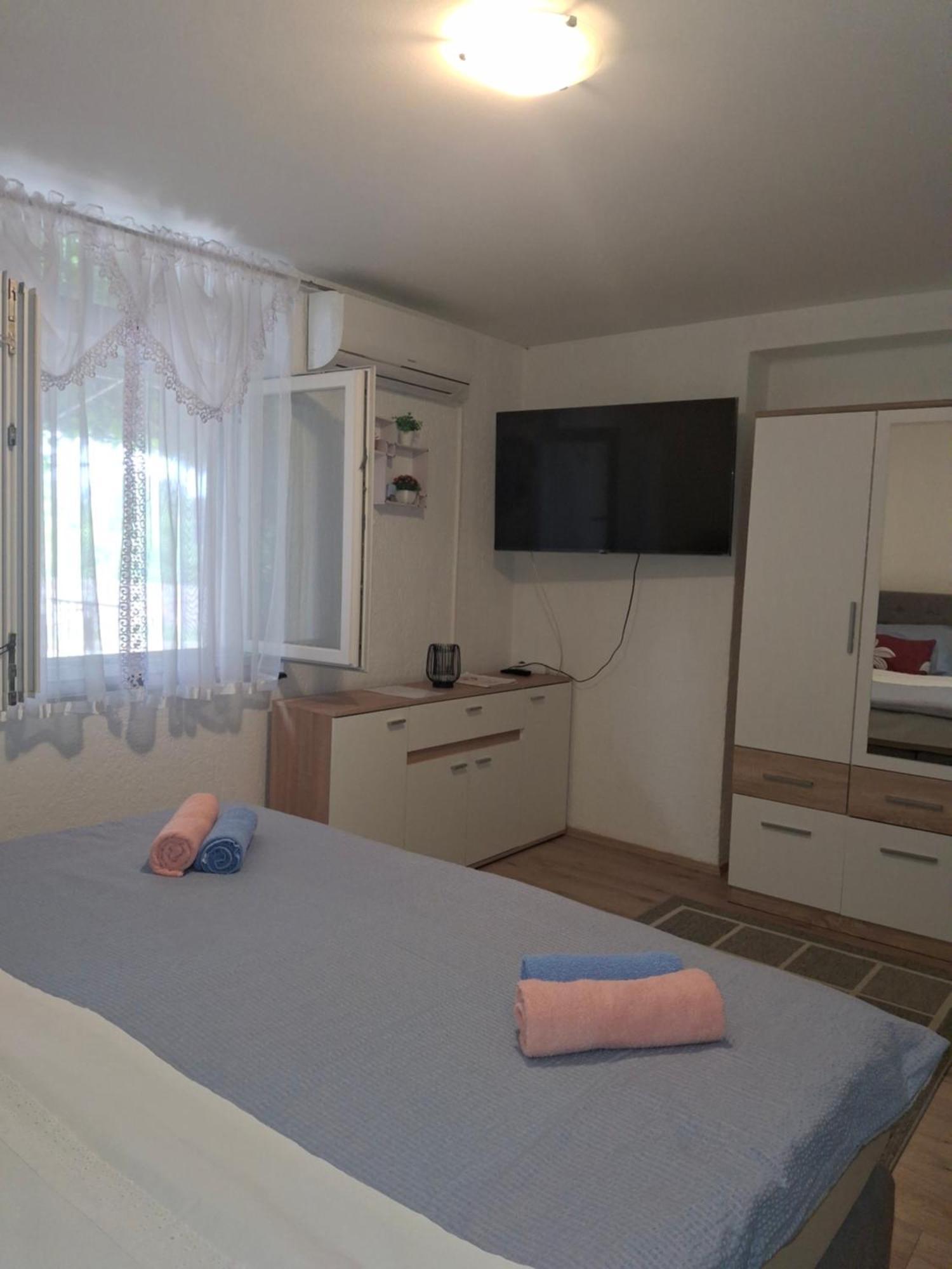 Apartment Fortica Сень Екстер'єр фото